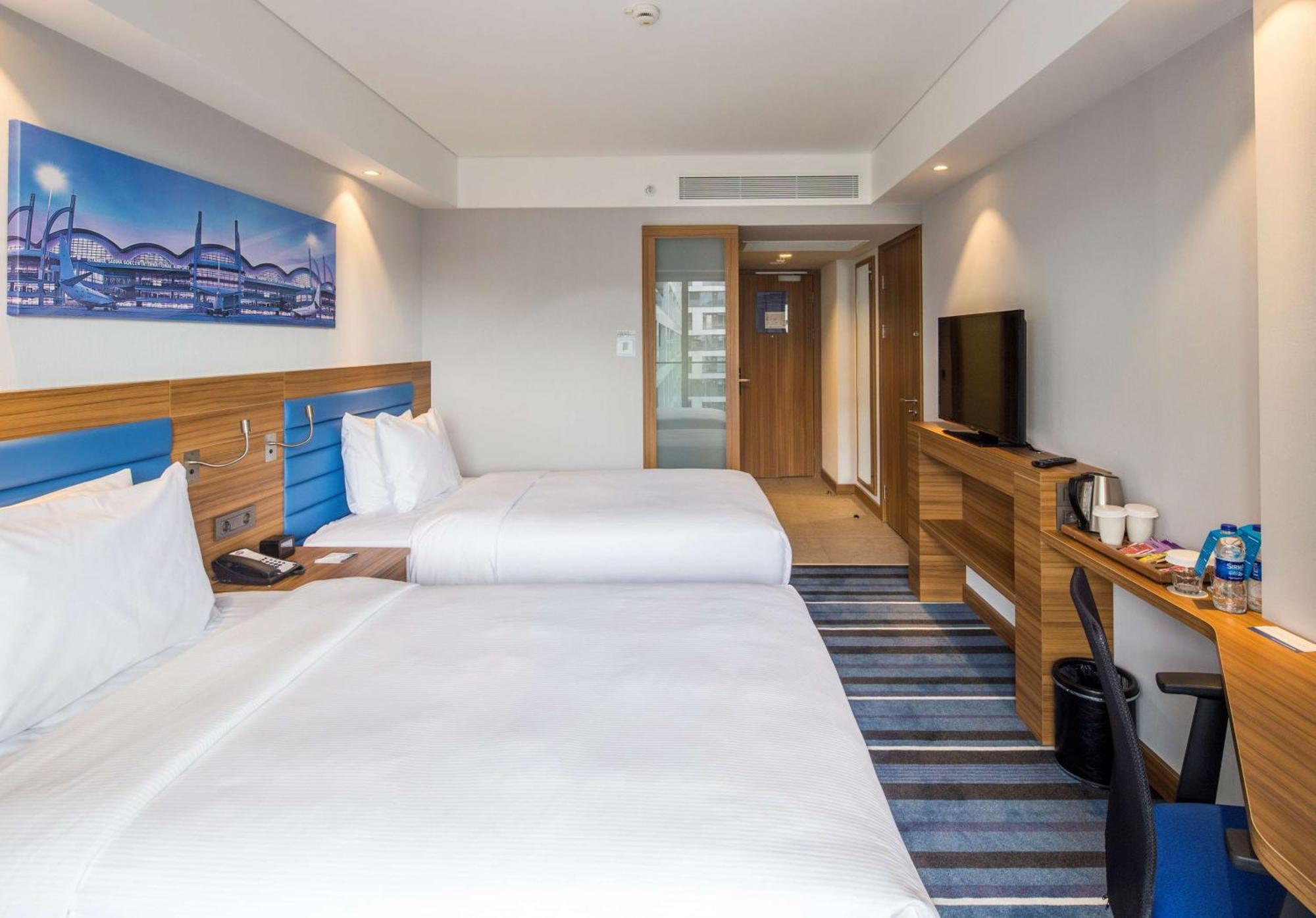 Hotel Hampton By Hilton Kurtkoy 4*