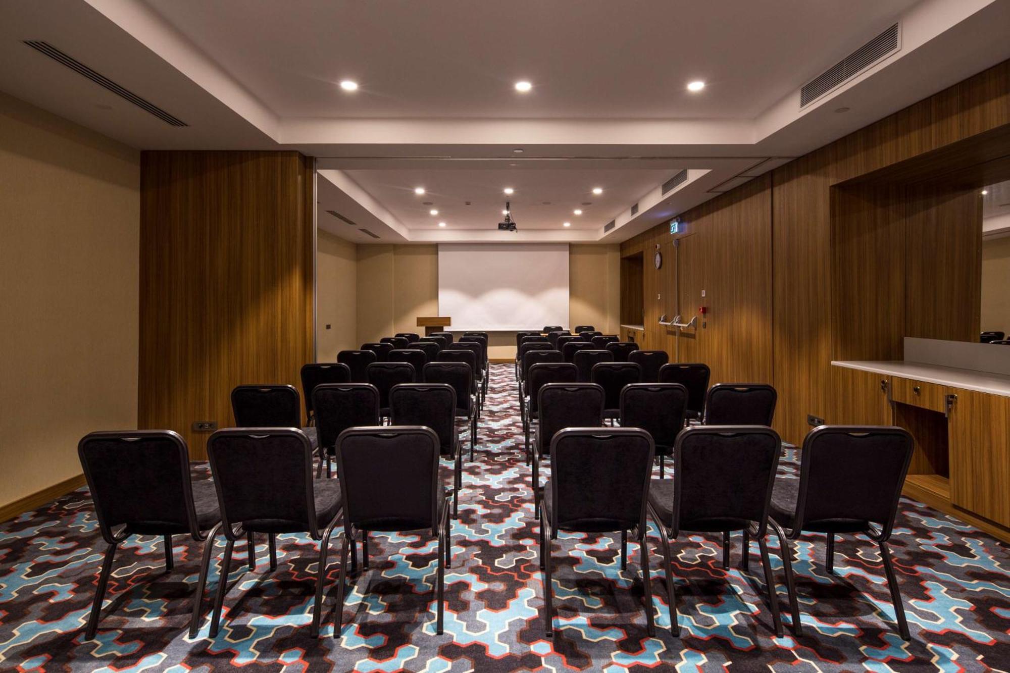 Hotel Hampton By Hilton Kurtkoy